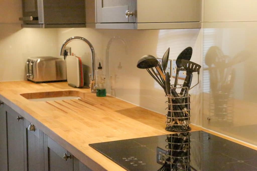 Cosy Modern Cottage - ウェアラム エクステリア 写真