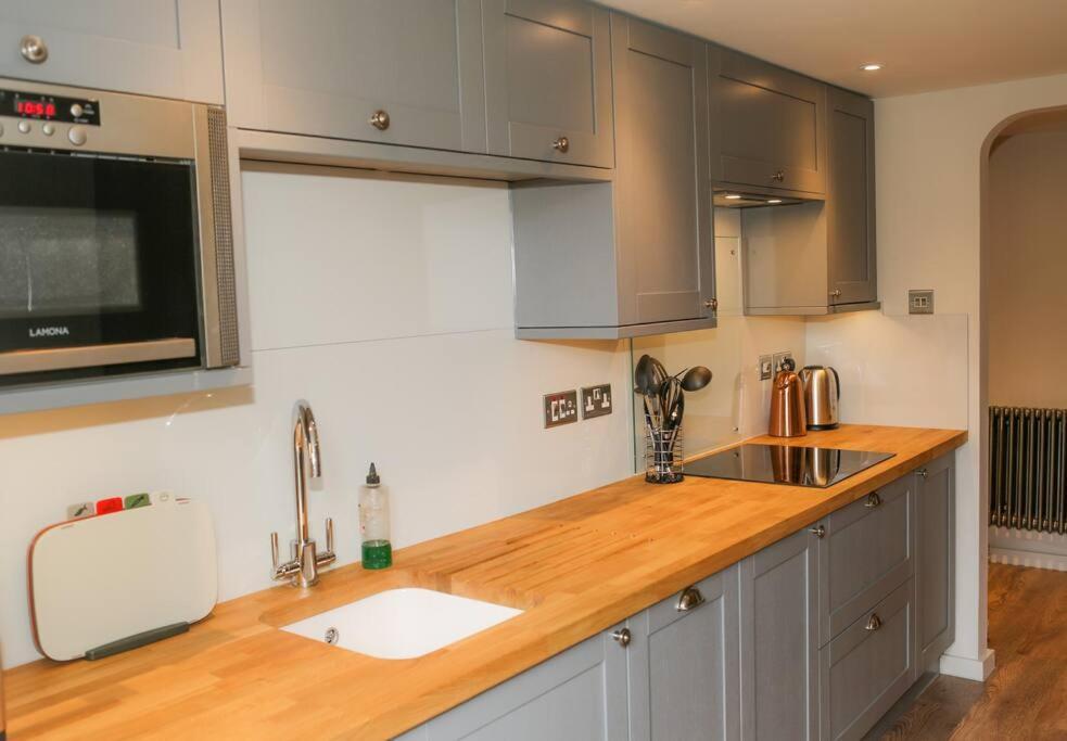 Cosy Modern Cottage - ウェアラム エクステリア 写真
